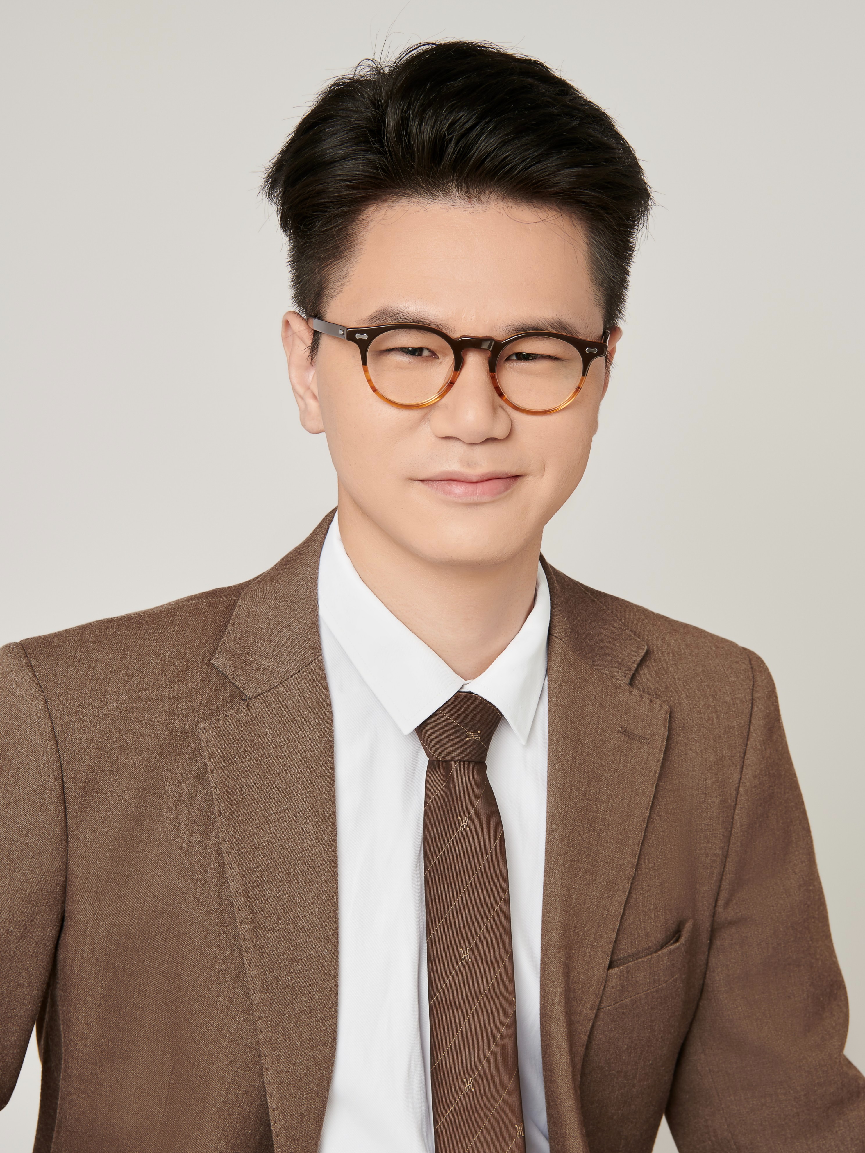 李伟