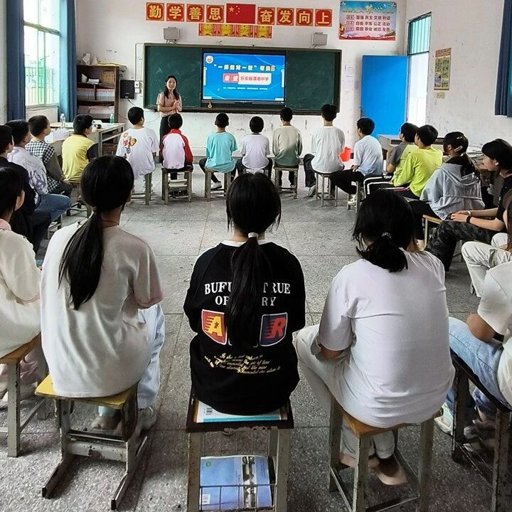 一师结对一校帮扶 | 喻玉兰老师走进乐安县潭港学校开展“一师结对一校”帮扶活动