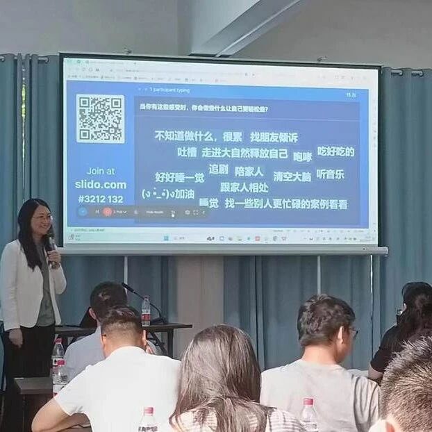 万师润万心 | 生命深处的关怀——王敬群教授走进赣东学院