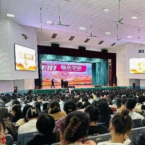 万师润万心｜自助成长、助人快乐、互助和谐——王敬群教授走进抚州职业技术学院